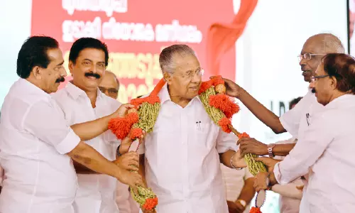 ‘ചെറ്റത്തരം’, ‘വീട്ടിൽ പോയി ചോദിക്ക്..’; വാ വിട്ട് പിണറായി