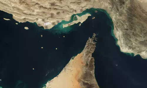 ഹുർമുസ് കടലിടുക്കിൽ പ്രത്യേക അനുമതി ആവശ്യമില്ല, സുരക്ഷാ സാഹചര്യം വിലയിരുത്തി കപ്പൽ കമ്പനികൾക്ക് തീരുമാനമെടുക്കാമെന്ന് ഷിപ്പിങ് മന്ത്രാലയം