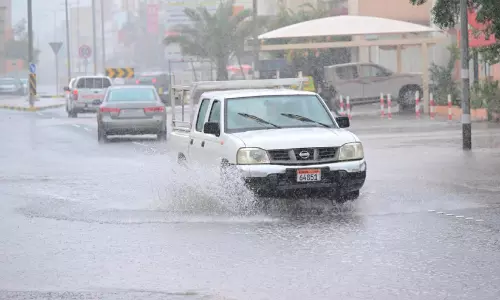 കനത്ത മഴയും ഇടിമിന്നലും; ജാഗ്രതാ നിർദേശം