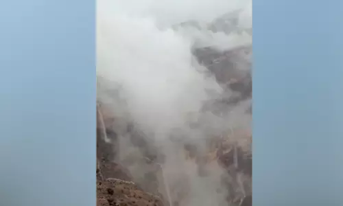 മഴ തുടരും; ജാഗ്രതയും മഴ തുടരും; ജാഗ്രതയും