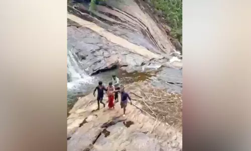 വൈനാദന്റെ സാഹസികത; മദ്യലഹരിയിൽ വെള്ളച്ചാട്ടത്തിൽ ചാടാനൊരുങ്ങിയയാൾക്ക് പുതുജീവൻ