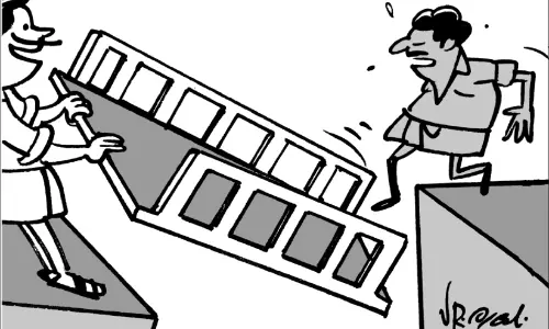 കേരള രാഷ്ട്രീയത്തിലെ പാലംവലി; വി.എസ് മുതൽ റിയാസ് വരെ