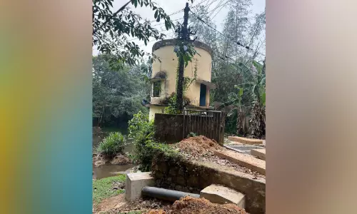 കിഴക്കന് മല കുടിവെള്ള പദ്ധതി പാളി; വേനല് കടുത്തു; കുടിവെള്ളത്തിന് പരക്കംപാച്ചിൽ കിഴക്കന് മല കുടിവെള്ള പദ്ധതി പാളി; വേനല് കടുത്തു; കുടിവെള്ളത്തിന് പരക്കംപാച്ചിൽ
