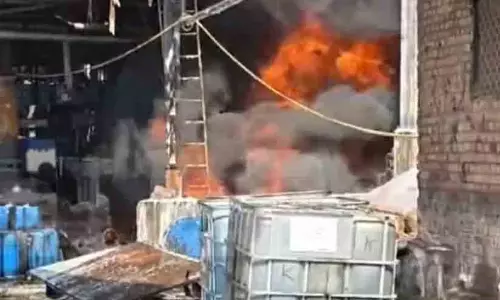 എടയാറിലെ ഓയിൽ കമ്പനിയിൽ തീപിടിത്തം; ഒരാൾ മരിച്ചു