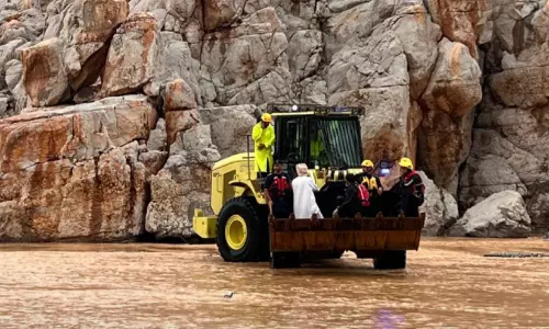 ഒമാനിൽ മഴ കനത്തുതന്നെ; പലയിടത്തും ഗതാഗതം തടസ്സപ്പെട്ടു, ഖസബിൽ നാശനഷ്ടം രൂക്ഷം