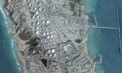 ഖാർഗ് ദ്വീപിലേക്ക് യു.എസ് സൈന്യം നീങ്ങുന്നതായി റിപ്പോർട്ട്; പ്രത്യാഘാതം കടുക്കുമെന്ന് ഇറാൻ ഖാർഗ് ദ്വീപിലേക്ക് യു.എസ് സൈന്യം നീങ്ങുന്നതായി റിപ്പോർട്ട്; പ്രത്യാഘാതം കടുക്കുമെന്ന് ഇറാൻ