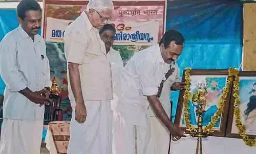 ഗോൾവാൾക്കർ ജന്മശതാബ്ദി ആഘോഷത്തിൽ പങ്കെടുത്തത് ഏതുതരം ഡീൽ -മുഖ്യമന്ത്രി ഗോൾവാൾക്കർ ജന്മശതാബ്ദി ആഘോഷത്തിൽ പങ്കെടുത്തത് ഏതുതരം ഡീൽ -മുഖ്യമന്ത്രി