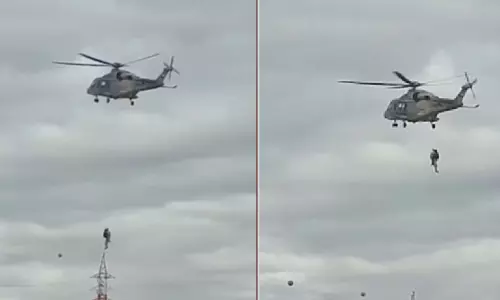 സിനാവിൽ വാദിയിൽ ഒഴുക്കിൽപെട്ട ട്രക്ക് ഡ്രൈവറെ ഹെലികോപ്ടറിൽ രക്ഷപ്പെടുത്തി