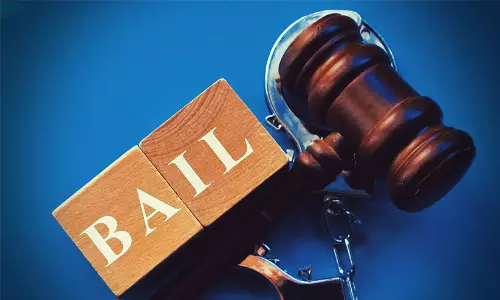 മുക്കുപണ്ടം തട്ടിപ്പ് അധ്യാപകന് മുൻകൂർ ജാമ്യം