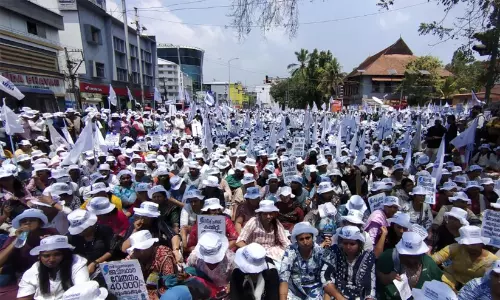 നഴ്സുമാരുടെ സമരം; ചർച്ച പരാജയം, നാളെ മുതൽ വീണ്ടും സമരം