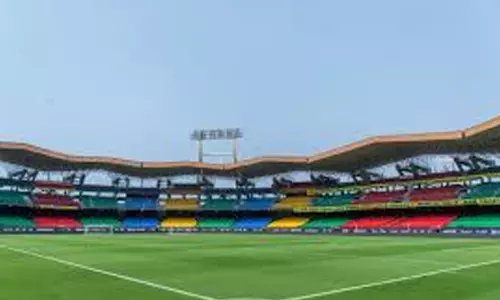 കലൂർ സ്റ്റേഡിയത്തിലെ വാർത്തസമ്മേളനം ജി.സി.ഡി.എ തടഞ്ഞു; ഇന്ത്യൻ കോച്ചിനെ പുറത്താക്കി, പരിശീലനവും തടഞ്ഞു