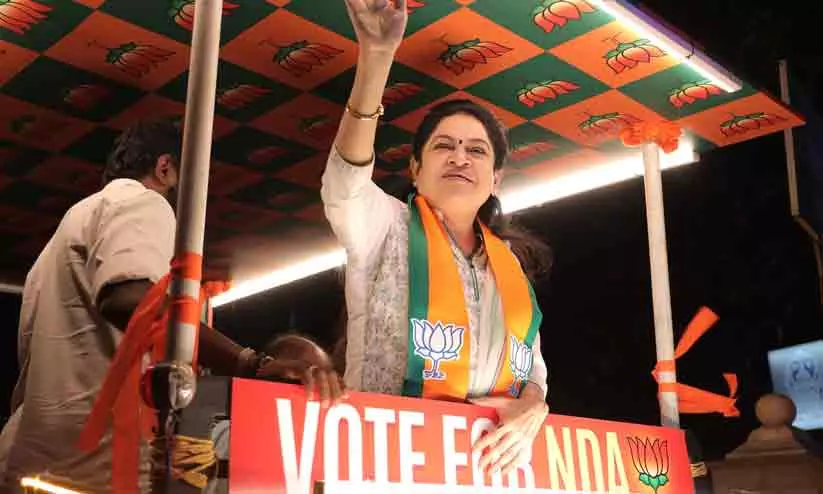 ‘മേയർ ക്രിസ്ത്യൻ, ഹിന്ദുവാണ് ഇവിടെ എം.എൽ.എയായി മത്സരിക്കാറ്; ഇതെന്താ കൊടുത്തതെന്ന് എനിക്ക് മനസ്സിലായില്ല’ -മതംപറഞ്ഞ് പത്മജ വേണുഗോപാൽ ‘മേയർ ക്രിസ്ത്യൻ, ഹിന്ദുവാണ് ഇവിടെ എം.എൽ.എയായി മത്സരിക്കാറ്; ഇതെന്താ കൊടുത്തതെന്ന് എനിക്ക് മനസ്സിലായില്ല’ -മതംപറഞ്ഞ് പത്മജ വേണുഗോപാൽ