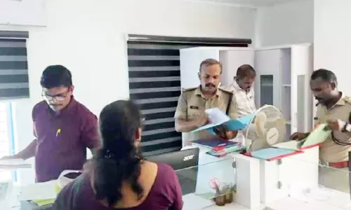 നിക്ഷേപകരെ വഞ്ചിച്ച് പണം തട്ടിയതായി പരാതി; ധനകാര്യ സ്ഥാപനം പൊലീസ് സീൽ ചെയ്തു നിക്ഷേപകരെ വഞ്ചിച്ച് പണം തട്ടിയതായി പരാതി; ധനകാര്യ സ്ഥാപനം പൊലീസ് സീൽ ചെയ്തു