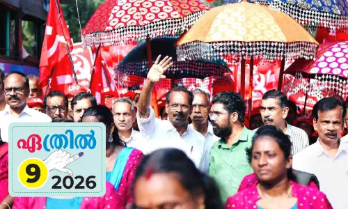 വി​ക​സ​ന തു​ട​ർ​ച്ച​ക്ക് പി​ന്തു​ണ തേ​ടി ടി.​പി;മാ​റ്റ​ത്തി​ന് വോ​ട്ടു തേ​ടി ത​ഹ് ലി​യ