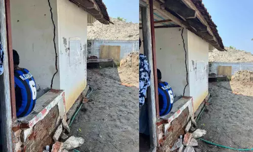 മണൽ ഖനനത്തിനിടെ കനോലി കനാൽ തീരത്ത് വീട് തകർന്നു