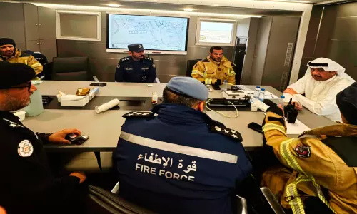 വിമാനത്താവളത്തിൽ പ്രതിരോധ മന്ത്രി പരിശോധന നടത്തി