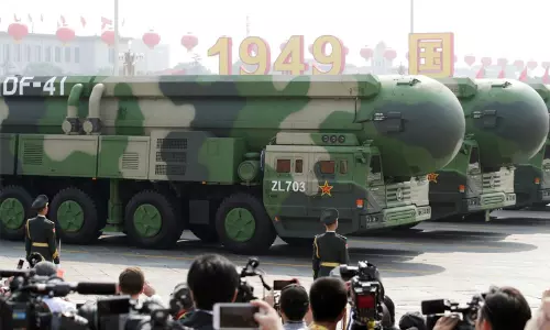 ലോകം ആണവമുനയിൽ; അണുവായുധ ശേഖരത്തിൽ വൻ വർധന, ആശങ്കയായി പുതിയ റിപ്പോർട്ട് ലോകം ആണവമുനയിൽ; അണുവായുധ ശേഖരത്തിൽ വൻ വർധന, ആശങ്കയായി പുതിയ റിപ്പോർട്ട്