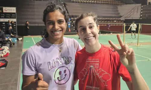 ‘ബാഡ്മിന്റൺ നിങ്ങളെ മിസ് ചെയ്യും; ഞാനും’; മരിന്റെ വിരമിക്കലിൽ സിന്ധുവിന്റെ വൈകാരിക കുറിപ്പ് ‘ബാഡ്മിന്റൺ നിങ്ങളെ മിസ് ചെയ്യും; ഞാനും’; മരിന്റെ വിരമിക്കലിൽ സിന്ധുവിന്റെ വൈകാരിക കുറിപ്പ്