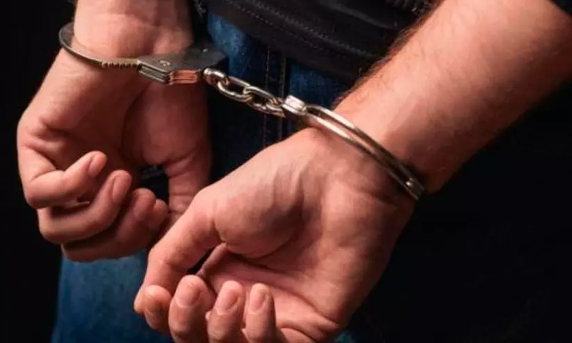 പഠനയാത്രക്കിടെ മദ്യപിച്ച് ലക്കുകെട്ട് അധ്യാപകർ: ബിഹാറിൽ അഞ്ച് പേർ അറസ്റ്റിൽ പഠനയാത്രക്കിടെ മദ്യപിച്ച് ലക്കുകെട്ട് അധ്യാപകർ: ബിഹാറിൽ അഞ്ച് പേർ അറസ്റ്റിൽ