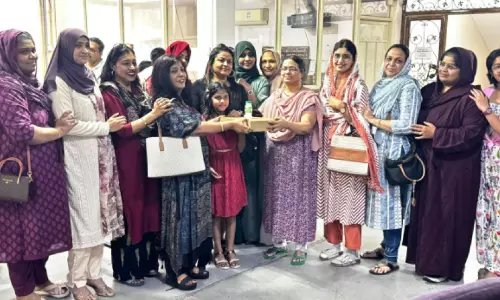 വേ​ൾ​ഡ് മ​ല​യാ​ളി കൗ​ൺ​സി​ൽ ലേ​ബ​ർ ക്യാ​മ്പു​ക​ളി​ൽ ഭ​ക്ഷ​ണ​ക്കി​റ്റു​ക​ൾ വി​ത​ര​ണം ചെ​യ്​​തു