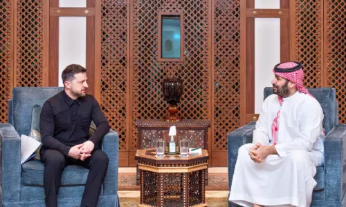 സൗ​ദി കി​രീ​ടാ​വ​കാ​ശി​യു​മാ​യി നി​ർ​ണാ​യ​ക കൂ​ടി​ക്കാ​ഴ്ച; പ്രാ​ദേ​ശി​ക-​അ​ന്ത​ർ​ദേ​ശീ​യ വി​ഷ​യ​ങ്ങ​ൾ ച​ർ​ച്ച​യാ​യി