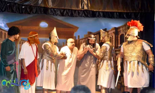 നാ​ട​കം പ്രാ​ർ​ഥ​ന​യാ​ക്കി​യ പ്ര​വാ​സി ഷി​ജു ക​ല​യ​പു​ര​ത്തി​െൻറ ക​ലാ​സ​പ​ര്യ തു​ട​രു​ന്നു