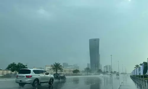 അബൂദബിയിൽ മഴയുടെ ശക്​തി കുറഞ്ഞു; പ്രധാന റോഡുകളിൽ വേഗ നിയന്ത്രണം തുടരും