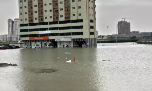 അജ്​മാനിൽ പല സ്ഥലങ്ങളിലും വെള്ളക്കെട്ട്​