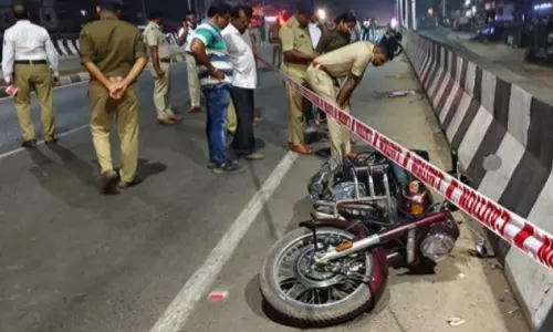 മംഗളൂരു മേൽപാലത്തിൽ ബൈക്ക് തടഞ്ഞ് യാത്രികനെ വെട്ടിക്കൊന്നു