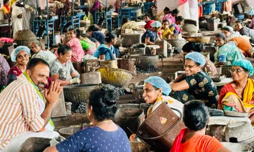 കരുനാഗപ്പള്ളിയിൽ പ്രചാരണം കൊഴുപ്പിച്ച് സ്ഥാനാർഥികൾ