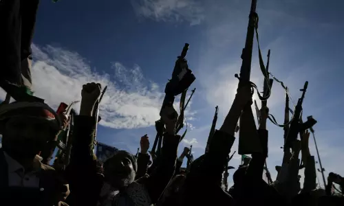 ഇസ്രായേലിനെതിരെ മിസൈൽ വർഷം; ഇസ്രായേൽ -ഇറാൻ യുദ്ധത്തിന് ഹൂതികളും