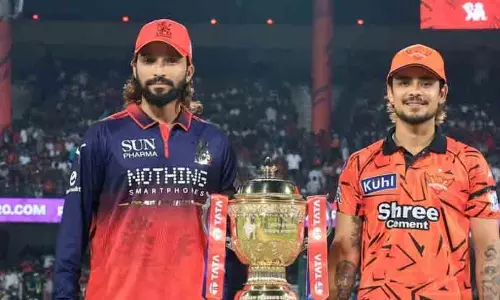 ഐ.പി.എല്ലിന് ആവേശകരമായ തുടക്കം; ഹൈദരാബാദിനെതിരെ ടോസ് നേടിയ ബംഗളൂരു ഫീൽഡിങ് തെരഞ്ഞെടുത്തു ഐ.പി.എല്ലിന് ആവേശകരമായ തുടക്കം; ഹൈദരാബാദിനെതിരെ ടോസ് നേടിയ ബംഗളൂരു ഫീൽഡിങ് തെരഞ്ഞെടുത്തു