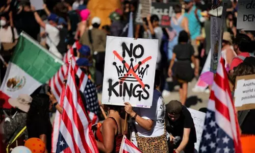 ഇറാൻ യുദ്ധവും ഭരണകൂട ഭീകരതയും; ട്രംപിനെ മുട്ടുകുത്തിക്കാൻ നോ കിങ്‌സ് പോരാട്ടം