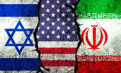 ‘നിങ്ങളുടെ മണ്ണിൽനിന്ന് യുദ്ധംചെയ്യാൻ ശത്രുക്കളെ അനുവദിക്കരുത്’; അയൽരാജ്യങ്ങൾക്ക് ശക്തമായ മുന്നറിയിപ്പുമായി ഇറാൻ ‘നിങ്ങളുടെ മണ്ണിൽനിന്ന് യുദ്ധംചെയ്യാൻ ശത്രുക്കളെ അനുവദിക്കരുത്’; അയൽരാജ്യങ്ങൾക്ക് ശക്തമായ മുന്നറിയിപ്പുമായി ഇറാൻ