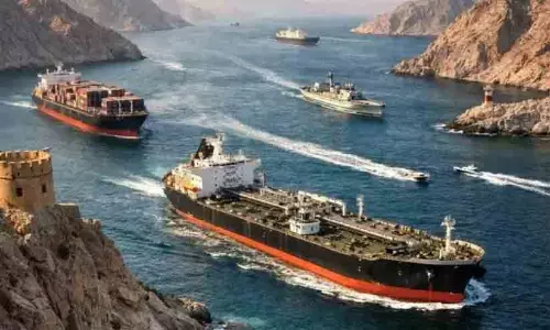 20 പാക് കപ്പലുകൾക്ക് ഹുർമുസ് കടക്കാൻ അനുമതി നൽകി ഇറാൻ