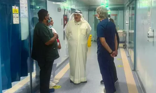 ചികിത്സയിൽ കഴിയുന്ന സൈനികനെ മന്ത്രി സന്ദർശിച്ചു