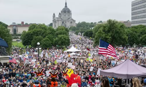 യു.എസിൽ ട്രംപിനെതിരെ ജനം തെരുവിൽ; നോ കിങ്സ് റാലിയിൽ അണിനിരന്നത് ദശലക്ഷങ്ങൾ യു.എസിൽ ട്രംപിനെതിരെ ജനം തെരുവിൽ; നോ കിങ്സ് റാലിയിൽ അണിനിരന്നത് ദശലക്ഷങ്ങൾ