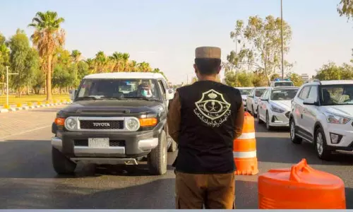 സൗ​ദി​യി​ൽ നി​യ​മ​ലം​ഘ​ക​ർ​ക്കെ​തി​രെ പ​രി​ശോ​ധ​ന   ഊ​ർ​ജി​തം; ഒ​രാ​ഴ്ച​ക്കി​ടെ 11,967 പേ​ർ പി​ടി​യി​ൽ