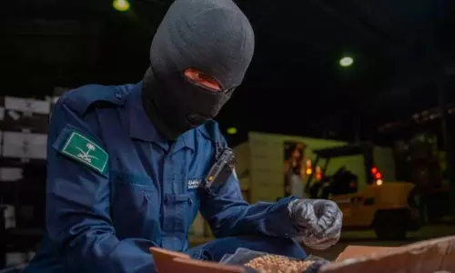 ജാ​ഗ്ര​ത ശ​ക്ത​മാ​ക്കി ക​സ്​​റ്റം​സ്;   സൗ​ദി​യി​ൽ ഒ​രാ​ഴ്ച​ക്കി​ടെ മ​യ​ക്കു​മ​രു​ന്ന്​   ഉ​ൾ​പ്പെ​ടെ 642 നി​രോ​ധി​ത വ​സ്തു​ക്ക​ൾ പി​ടി​കൂ​ടി