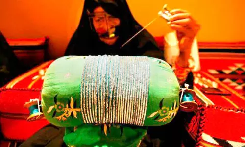 താലി; കരങ്ങൾ എഴുതുന്ന   സൗന്ദര്യ കാവ്യം