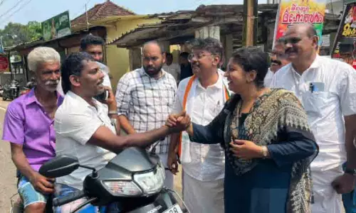 അപുവിന് വോട്ടഭ്യർഥിച്ച് മറിയ ഉമ്മൻ തൊടുപുഴയിൽ