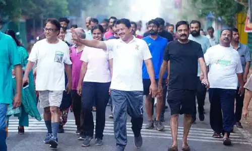 ചിരപരിചിതരുടെ ത്രികോണ മത്സരം