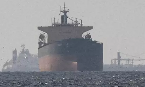 പമ്പുകളിൽ ആവശ്യത്തിന് ഇന്ധനമുണ്ട്, രണ്ട് എൽ.പി.ജി ടാങ്കറുകൾ ഇന്ന് എത്തും -കേന്ദ്ര സർക്കാർ