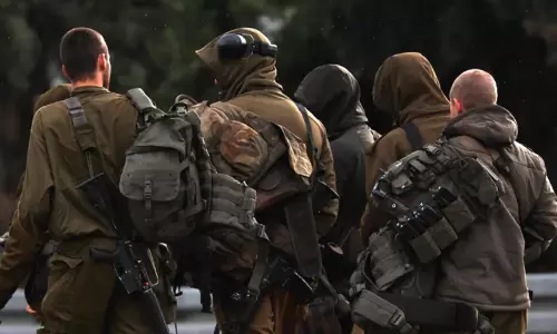 സൈനിക വേഷത്തിൽ വെടിയുതിർക്കുന്ന ഇസ്രായേൽ താരത്തിന്റെ ദൃശ്യം പുറത്ത്; ഫിഫ നടപടിയെടുക്കണമെന്ന ആവശ്യവുമായി ഫുട്ബോൾ ലോകം