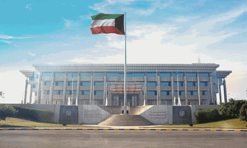 കുവൈത്തിൽ സൈനിക ക്യാമ്പ് ലക്ഷ്യമിട്ട് ആക്രമണം;10 സായുധ സേനാംഗങ്ങൾക്ക് പരിക്ക്