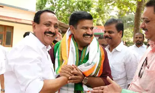 ചെ​ങ്കോ​ട്ട​ക്ക് കാ​വ​ലാ​യി മു​സ്ത​ഫ; കോ​ട്ട ത​ക​ർ​ക്കാ​ൻ സ​ന്ദീ​പ്, മു​ന്നേ​റാ​ൻ ര​വി​യും