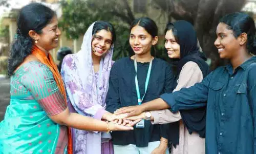 കോഴിക്കോട് നോ​ർ​ത്തി​ൽ ക​ട്ട​ക്ക് ക​ട്ട മ​ത്സ​രം