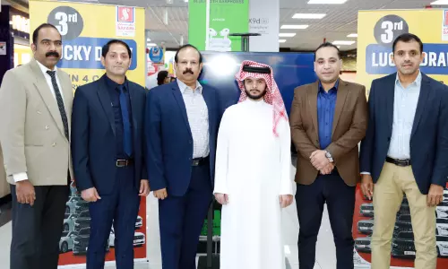 സ​ഫാ​രി ഷോ​പ്പ്‌ ആ​ൻ​ഡ് ഡ്രൈ​വ്‌ ന​റു​ക്കെ​ടു​പ്പ്‌