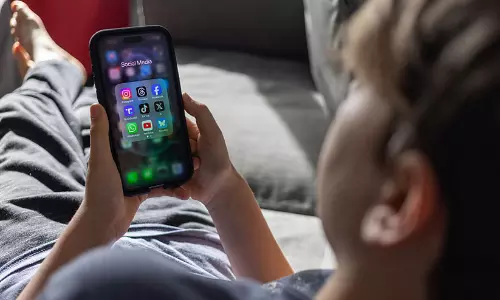 16 വയസ്സിൽ താഴെയുള്ളവർക്ക് ഇനി ലൈക്കും ഷെയറും വേണ്ട; സോഷ്യൽ മീഡിയ വിലക്കി ഇന്തോനേഷ്യ