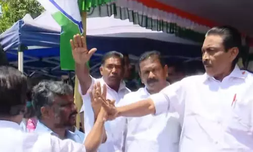 തെരഞ്ഞെടുപ്പ് പ്രചാരണത്തിനിടെ പ്രവർത്തകനെ തല്ലി ഡി.സി.സി പ്രസിഡന്റ്